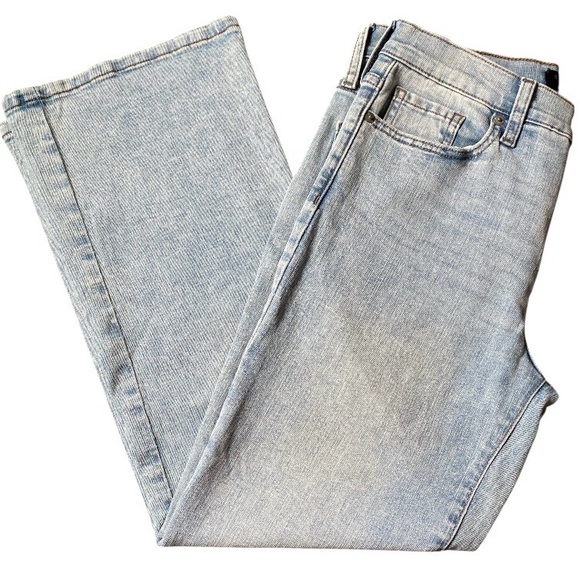 Banana Republic Light Wash Cropped Bootcut Jeans Size 26 - Picture 3 of 11